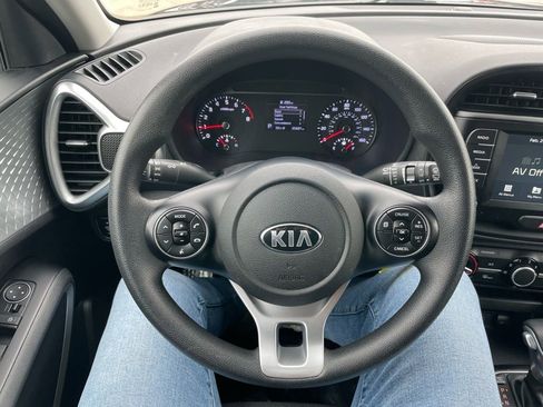 Used 2020 Kia Soul LX FWD image 19