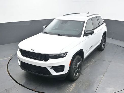 Used 2022 Jeep Grand Cherokee Altitude image 50