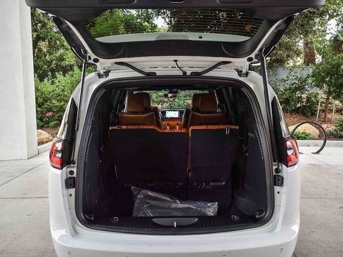 New 2026 Chrysler Pacifica Pinnacle w/ Trailer Tow Group image 25