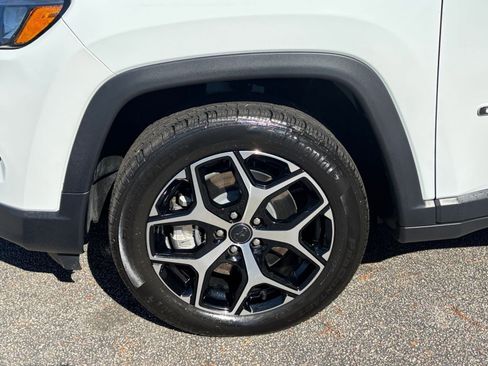 Used 2025 Jeep Compass Limited image 30