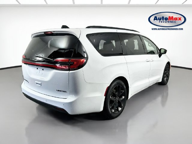 Used 2025 Chrysler Pacifica Limited FWD image 2