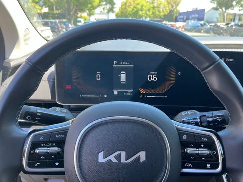 Used 2026 Kia Carnival FWD image 25