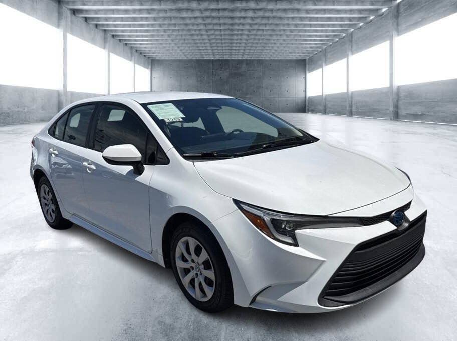 Used 2024 Toyota Corolla LE FWD image 2