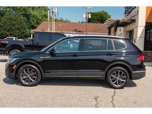 Used 2022 Volkswagen Tiguan SE w/ Panoramic Sunroof Package AWD/4WD image 6