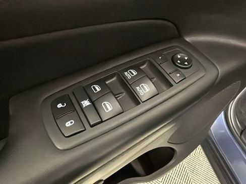 Used 2020 Jeep Grand Cherokee Limited AWD/4WD image 11