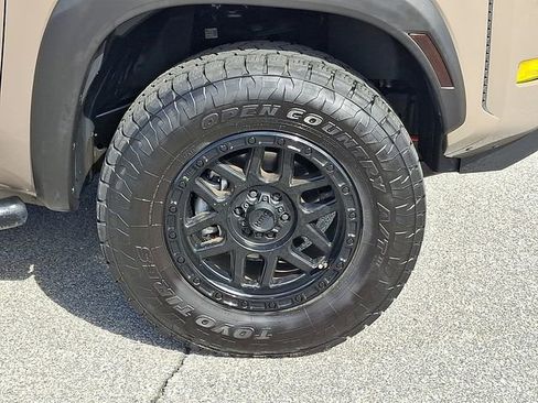 Used 2022 Nissan Frontier PRO-4X w/ Technology Package image 8