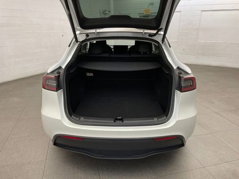 Used 2023 Tesla Model Y Long Range AWD/4WD image 22