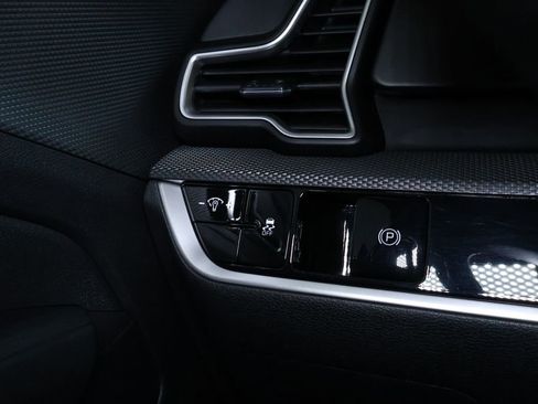 Used 2024 Kia Sportage LX image 24