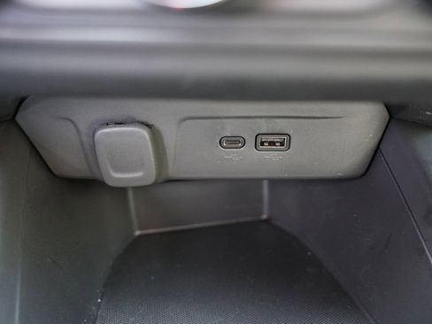 Certified 2025 Chevrolet Trax RS w/ Sunroof Package image 25