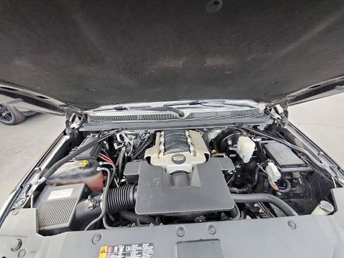 Used 2018 Cadillac Escalade Luxury image 30