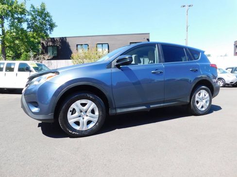Used 2013 Toyota RAV4 LE AWD/4WD image 4