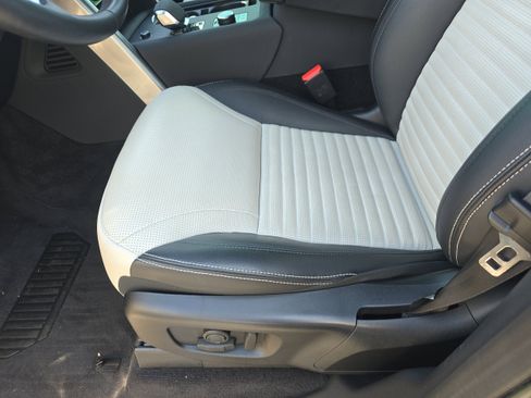 Used 2023 Land Rover Discovery S R-Dynamic image 18