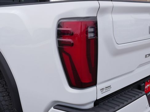 Used 2024 GMC Sierra 2500 Denali w/ Denali Reserve Package image 17