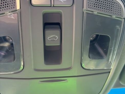 Used 2015 Chrysler 200 C w/ Navigation & Sound Group I image 46