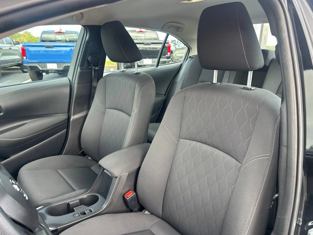 Used 2025 Toyota Corolla LE FWD image 16