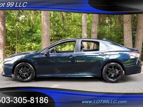 Used 2020 Toyota Camry SE FWD image 1