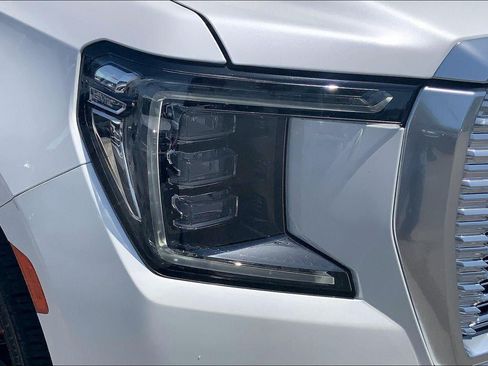 Used 2023 GMC Yukon Denali AWD/4WD image 25