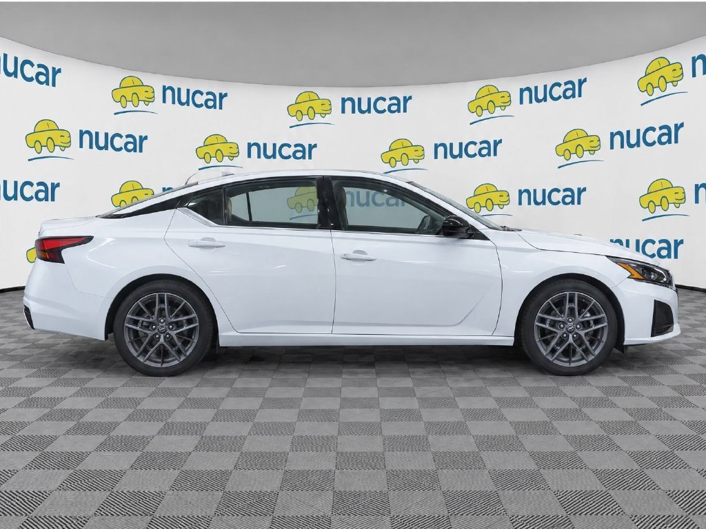 Used 2025 Nissan Altima 2.5 SR FWD image 8