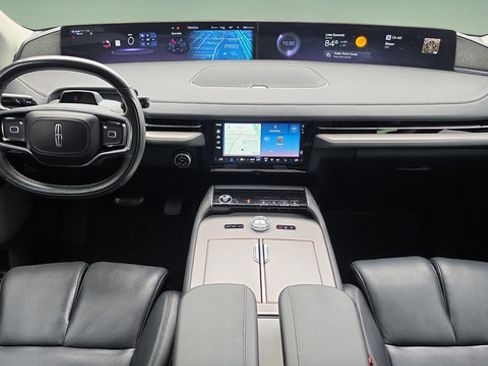 Used 2025 Lincoln Navigator Reserve AWD/4WD image 7