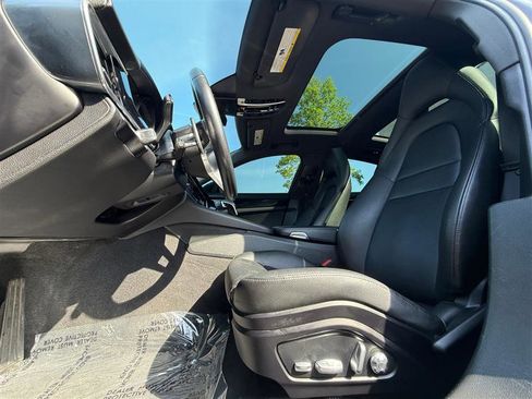 Used 2019 Porsche Panamera image 34