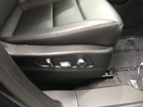 Used 2025 Cadillac XT4 Premium Luxury image 35