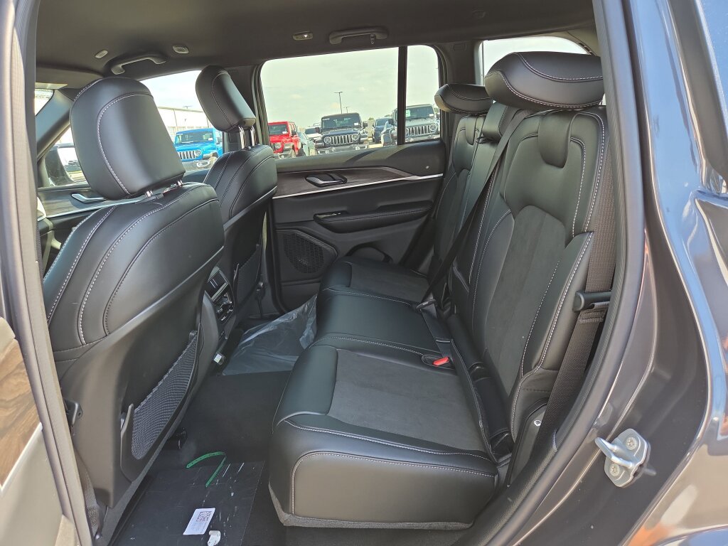 New 2026 Jeep Grand Cherokee Altitude RWD image 7