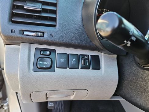 Used 2012 Toyota Highlander 4WD w/ Tow Pkg image 19