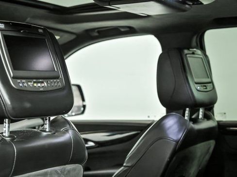 Used 2019 Cadillac Escalade ESV Platinum image 17