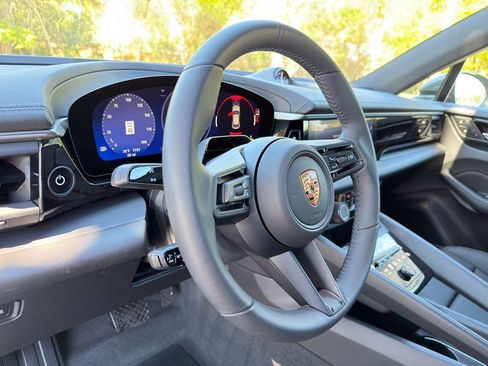 New 2026 Porsche Macan 4 Electric image 9