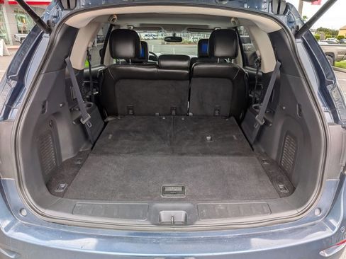 Used 2013 Nissan Pathfinder Platinum w/ Platinum Premium Pkg FWD image 6