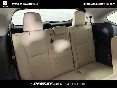 Used 2023 Toyota Highlander XLE image 11