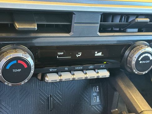 Used 2024 Toyota Tacoma SR5 AWD/4WD image 23