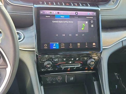 Certified 2023 Jeep Grand Cherokee L Limited w/ Luxury Tech Group II RWD image 9