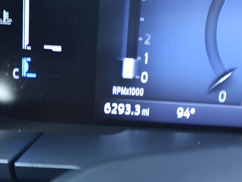 Used 2025 Ford Maverick XLT w/ XLT Luxury Package AWD/4WD image 2