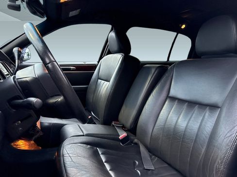 Used 2007 Lincoln Town Car Executive L image 18