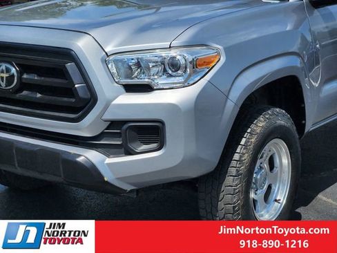 Used 2020 Toyota Tacoma SR w/ SR Convenience Package RWD image 11