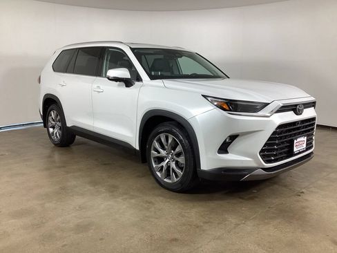 Used 2024 Toyota Grand Highlander AWD image 5