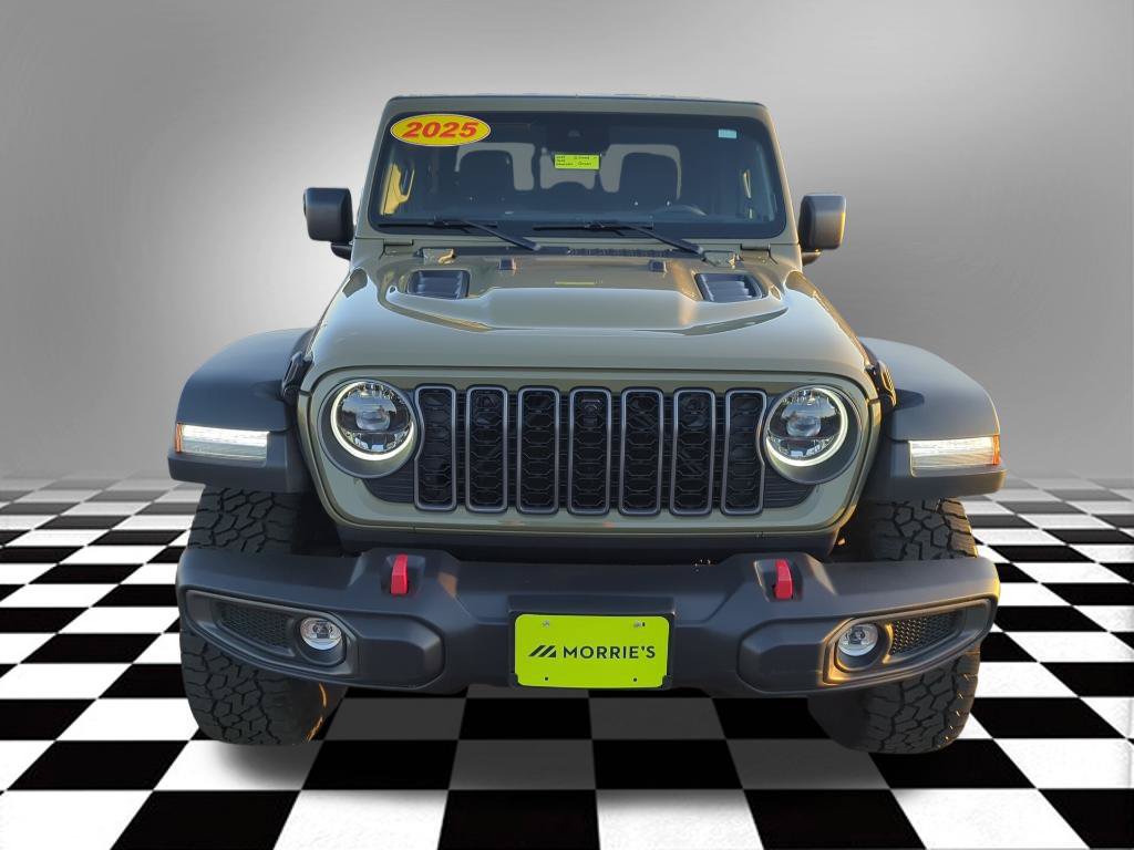 Used 2025 Jeep Gladiator Rubicon w/ Convenience Group AWD/4WD image 3