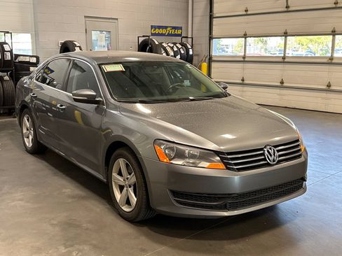 Used 2014 Volkswagen Passat 1.8T SE FWD image 3