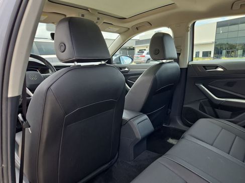 Used 2022 Volkswagen Jetta SE w/ Panoramic Sunroof Package FWD image 16