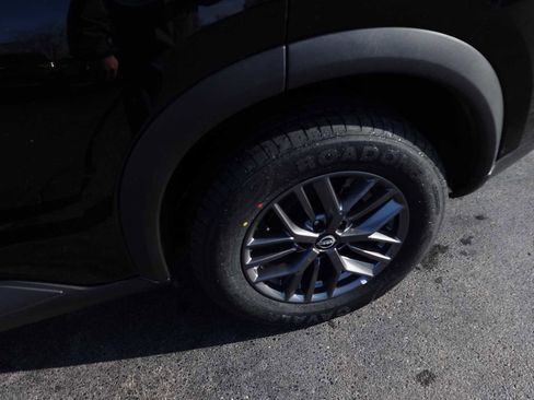 Used 2023 Nissan Rogue S image 5