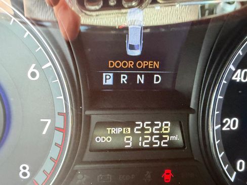Used 2012 Hyundai Equus Signature RWD image 16