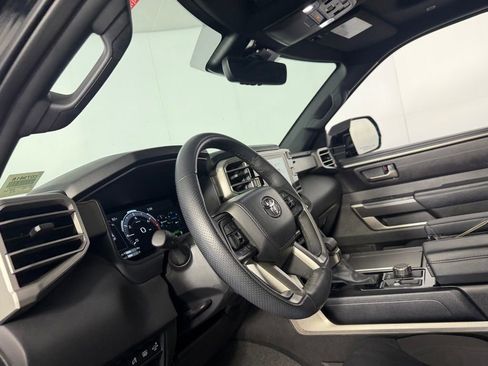 Used 2025 Toyota Sequoia SR5 AWD/4WD image 20