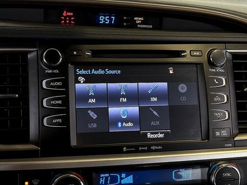 Used 2019 Toyota Highlander XLE image 15