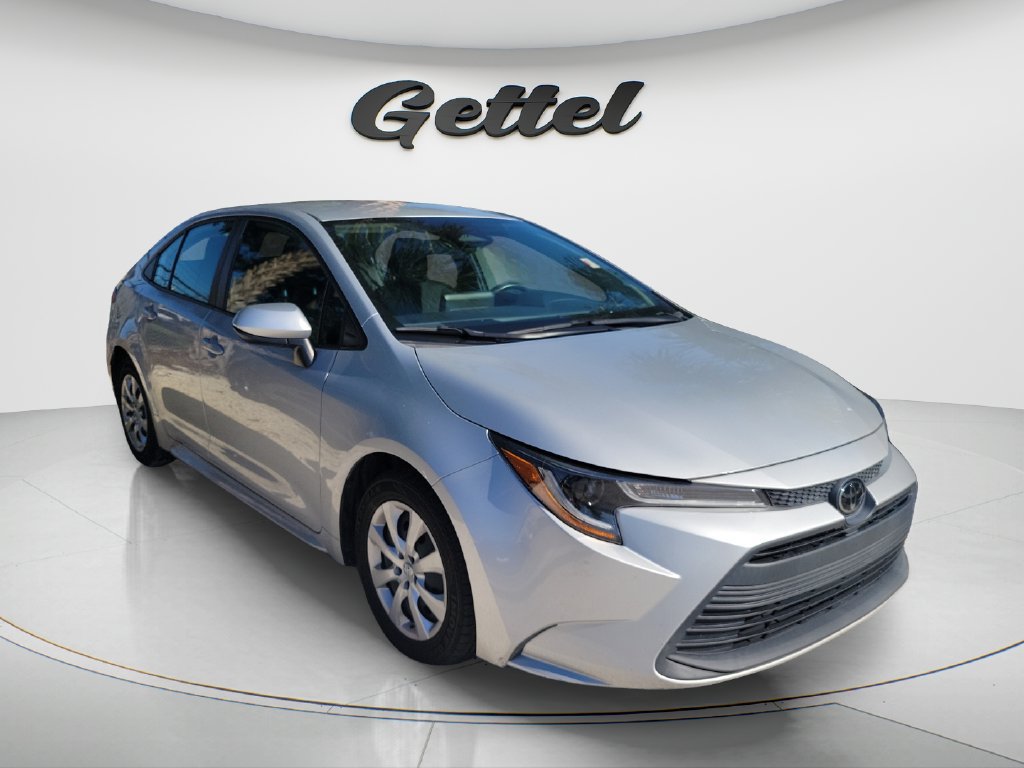 Used 2023 Toyota Corolla LE FWD image 3