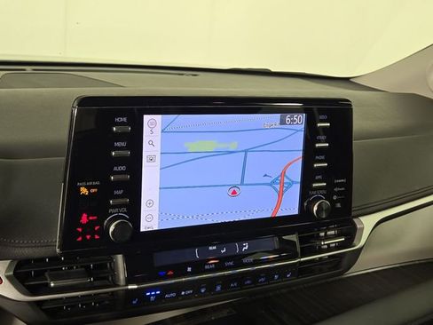 Used 2023 Toyota Sienna Limited FWD image 20