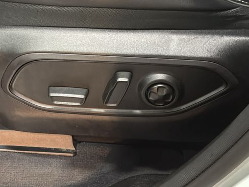 Used 2023 Jeep Grand Cherokee Overland AWD/4WD image 21