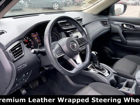 Used 2018 Nissan Rogue SV image 15