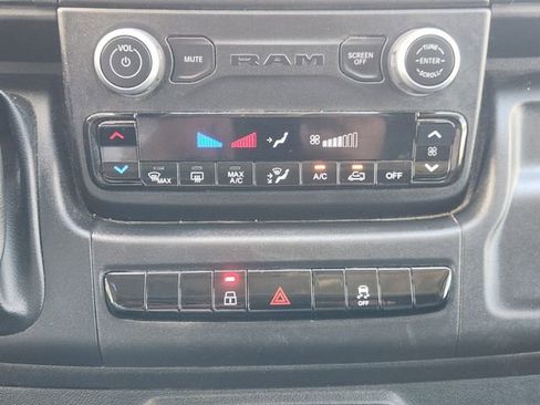 Used 2025 RAM ProMaster 2500 w/ Convenience Group FWD image 17