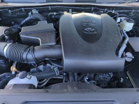 Used 2022 Toyota Tacoma SR5 RWD image 21